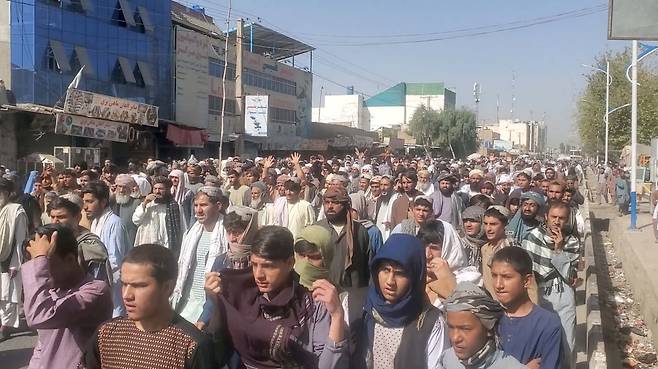 아프가니스탄 남부 칸다하르에서 진행된 거리 시위. /로이터 연합뉴스
