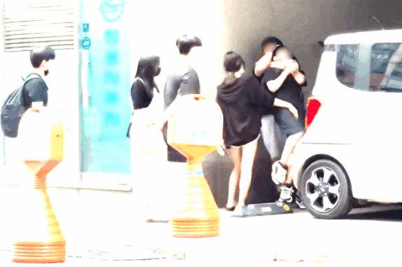 고양시 일산동구 마두역 인근 상가 건물 앞에서 발생한 학교폭력. 보배드림 캡처