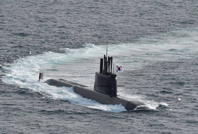 국내 기술로 개발한 잠수함 도산안창호함. 해군