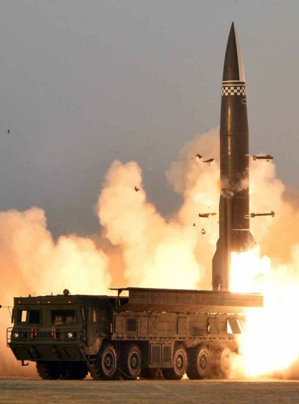 북한이 지난 3월 25일 발사한 단거리 탄도 미사일. 뉴스1