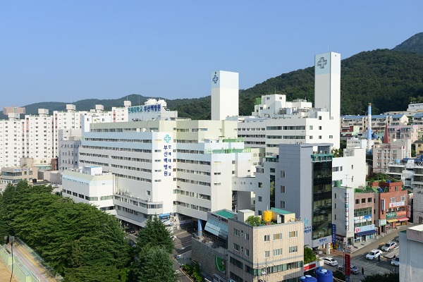 40여년 역사를 지닌 부산백병원은 지역 대표 의료기관이자 연구중심병원으로 우뚝 올라섰다.