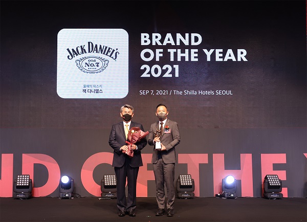한국 브라운포맨이 전개하는 위스키 브랜드 잭다니엘스(Jack Daniel’s)가 ‘2021 올해의 브랜드 대상’에 위스키 부분에서 1위를 수상했다./사진제공=한국 브라운포맨