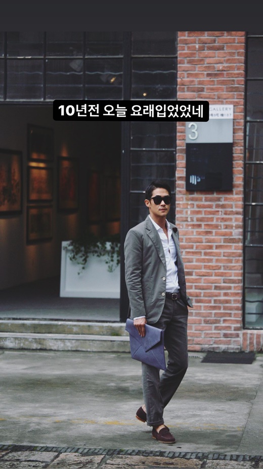 Actor Bae Jin-nam summoned the past 10 years ago.Bae Jeong-nam posted a picture on his Instagram story on the 15th: I wore it today 10 years ago draws Eye-catching.In the open photo, Bae Jin-nam showed a dandy styling wearing a Sunglass Hut and a gray suit.Here is a brown loafer, a clutch with a sense of fashion.Ten years ago, Bae Jeong-nam was surprised by his sophisticated styling, which is no different from the present, even if he shot yesterday.Meanwhile, Bae Jin-nam appeared on TVN Devil wears a jungnam.