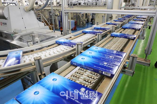 ▲대전 대덕구 KT&G 신탄진공장에서 해외 수출용 ‘에쎄’가 생산되고 있다.(사진=KT&G)