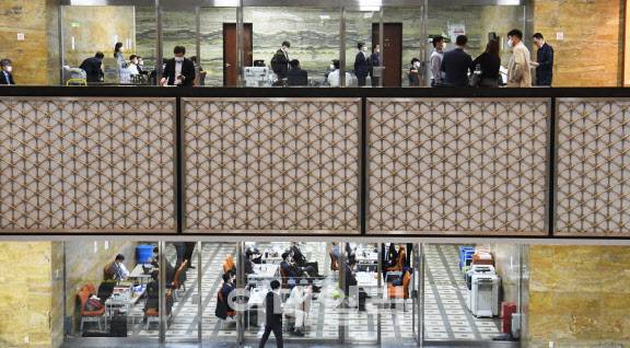 다음달 5일부터 시작되는 2021년도 국정감사에서는 김범수 카카오 이사회 의장, 김정주 넥슨코리아 대표, 강한승 쿠팡 대표이사 등 국내 주요 정보산업기술(ICT) 기업 대표들이 증인으로 채택됐다. (사진=이데일리DB)