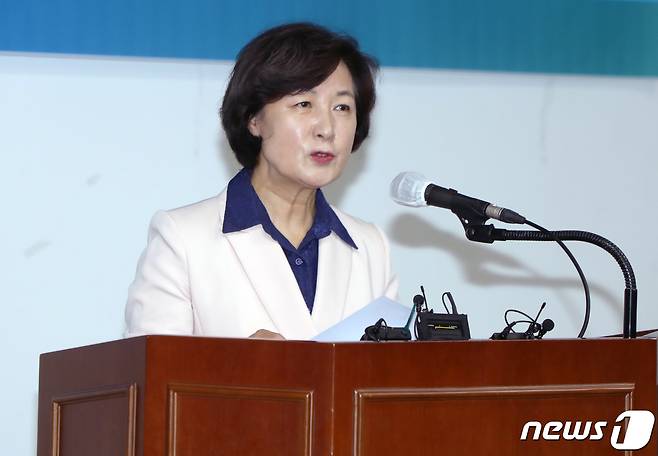 추미애 더불어민주당 대선 경선 후보가 16일 광주시의회 시민소통실에서 기자회견을 열고 지지를 호소하고 있다. 2021.9.16/뉴스1 © News1 이수민 기자