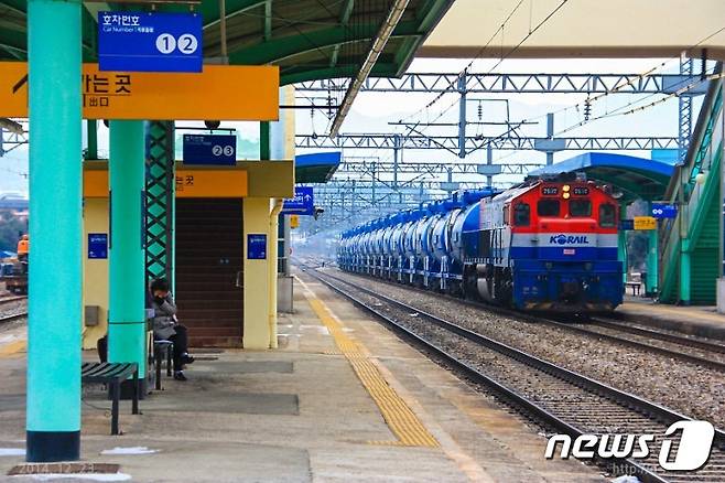 경부선철도 충북 옥천역. © 뉴스1
