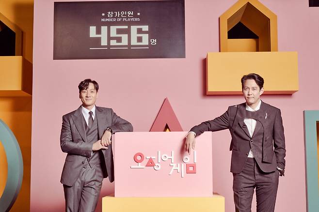 Actors Park Hae-soo (left) and Lee Jung-jae pose for a photo after an online press conference held on Wednesday. (Netflix)