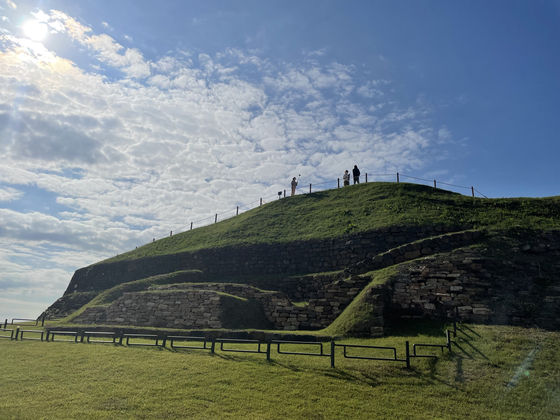 Visitors walk along the top of Horogoru Fortress [LEE SUN-MIN]