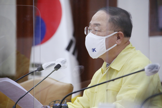 Finance Minister Hong Nam-ki speaks during a government meeting Thursday at the central government complex in Seoul. [YONHAP]