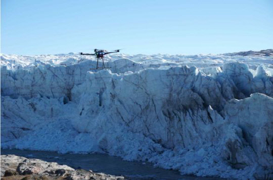 그린란드 러셀 빙하를 관측하고 있는 국내 소형 드론기로, 지구 온난화에 따른 녹고 있는 빙하를 정밀 관측하는 비행 시험에 성공했다.



과기정통부 제공