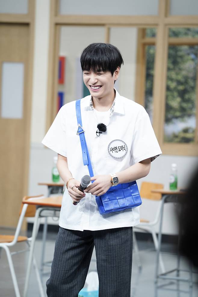 ’아는 형님‘ 사이먼 도미닉이 어린시절부터 남달랐던 허세를 뽐낸다.사진=JTBC 제공