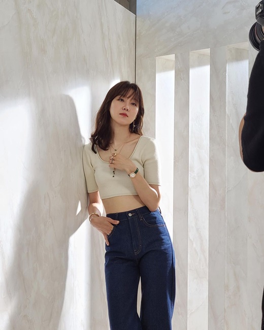 Actor Gong Hyo-jin, 41, showed off her slim figureOn the 17th Management Forest Instagram, there were several photos of Gong Hyo-jin along with the article No, how do my heart if you are so beautiful?In the photo, Gong Hyo-jin showed off his younger visuals with his bangs down purely.In the appearance of Gong Hyo-jin, who poses naturally, the smell of pro is conveyed.Gong Hyo-jin showed off a handful of waists in ivory croppies and jeans, with her incredible figure as 42 and girly visuals admiring.The netizens who saw this responded such as So beautiful sister, Hair style is so beautiful and Beautiful daily.