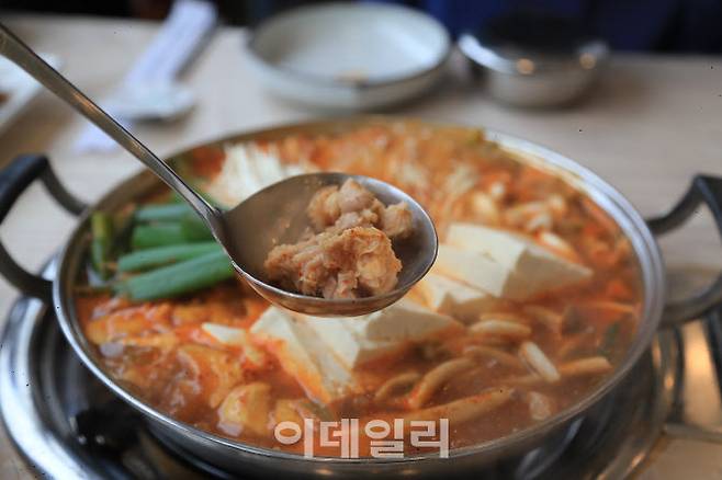 경북 문경의 향토음식인 ‘족살찌개’