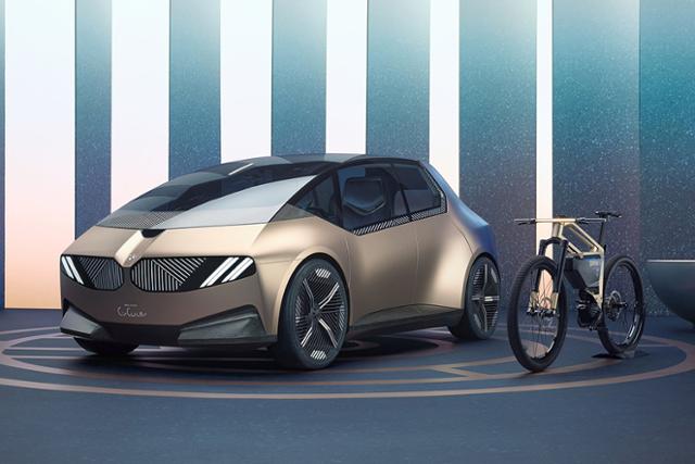 BMW가 뮌헨 모터쇼에서 미래를 위한 컴팩트 시티카 ‘i비전 서큘러’를 공개했다.