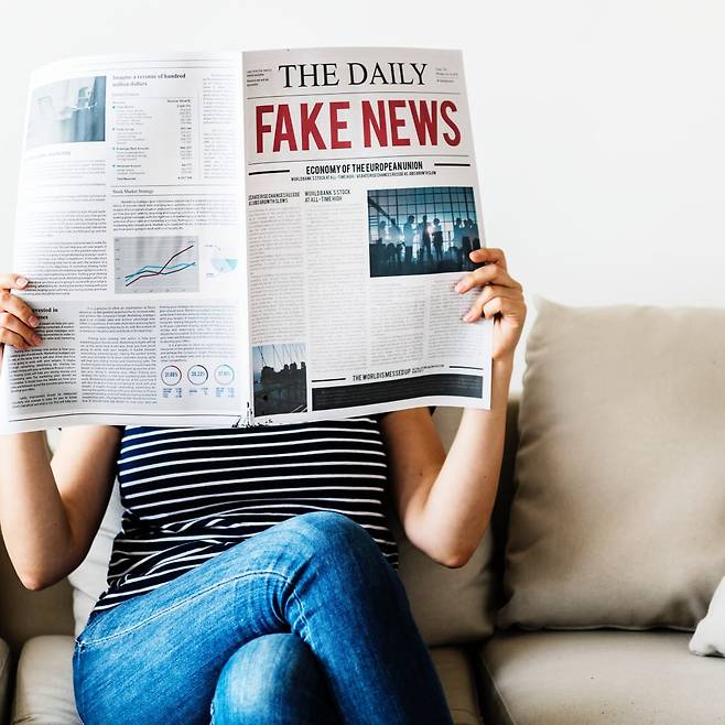 가짜뉴스 노출 길어질수록 신념 강화 경향성 - 실험경제, 행동경제학자들은 가짜뉴스 노출시간이 길어질수록 잘못된 생각을 바꾸기는 점점 어려워진다는 연구결과를 내놨다. 픽사베이 제공