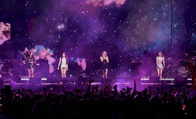 미국 '코첼라 페스티벌'에서 공연하는 블랙핑크. /연합뉴스