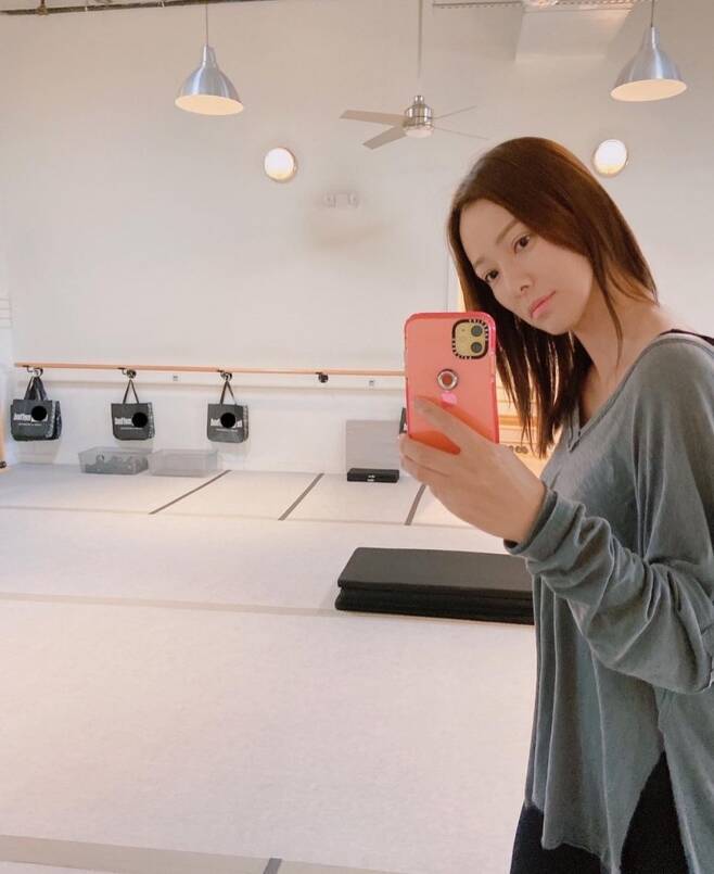 Actor Son Tae-young told the latest news of Chuseok in United States of America. Son Tae-young announced on his 18th SNS that he was time to trim his body and that he was concentrating on Exercise.In the public photos, Son Tae-young visited the Exercise studio in a comfortable outfit.Son Tae-youngs slender body, which sits in the full-length mirror and concentrates on stretching, catches his eye.Its time to trim your body so that it gets heavy and loose as the weather is cloudy, he said. Its soon Chuseok. I hope everyone will be healthy and Chuseok.Son Tae-young, who has recently been living in United States of America with his children, is expected to spend Cheseok in United States of America.Instead of the noisy holiday, Son Tae-youngs comfortable routine is impressive, quietly focusing on his own Exercise and self-management.Son Tae-young married actor Kwon Sang-woo in 2008 and had one male and one female.