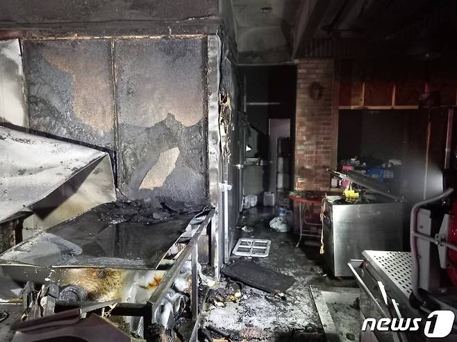 화재 현장.(부산소방재난본부 제공)© 뉴스1