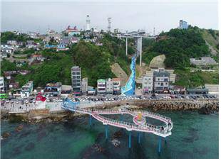 동해시 묵호등대와 월소택지 사이에 조성된 ‘도째비골 스카이밸리’ 전경. 동해시 제공