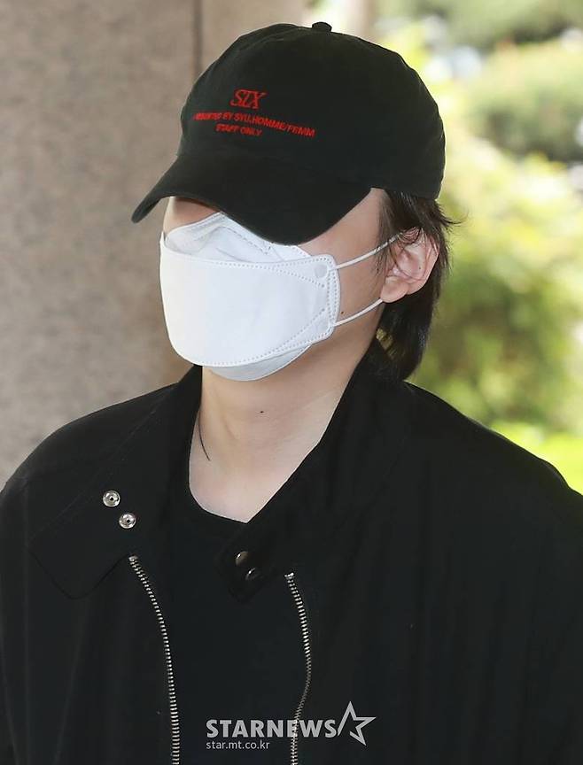 음주 교통사고를 내고 운전자를 바꿔치기한 혐의로 기소된 가수 노엘(본명 장용준)이 7일 오후 서울 마포구 서울서부지법에서 진행된 2차 공판에 참석하기 위해 청사로 들어서고 있다. /사진=이동훈 기자 photoguy@