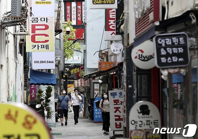 추석연휴를 앞둔 16일 오후 한산한 분위기를 보이고 있는 울산 중구 성남동 맨발의청춘길.© 뉴스1 윤일지 기자