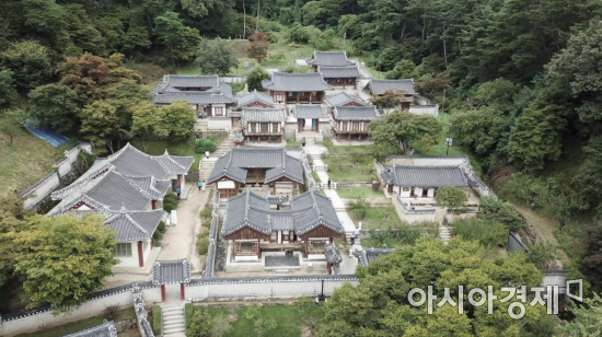 2019년 '한국의 서원'으로 세계문화유산에 등재된 도산서원(사적 170호)