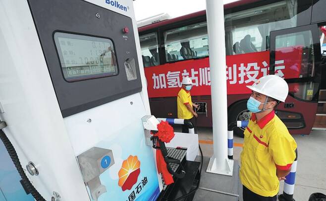 중국 수도 베이징의 첫 수소 충전소가 8월 15일 창핑구에서 가동을 시작했다. /차이나데일리