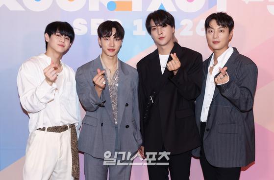Highlight-Yoon Doo-joon Yang Yo-seob Lee Gi-kwang Son Dong-woon) members attend KCON:TACT (KCON:TACT)s fifth season KCON:TACT HI 5 held on the 18th and have photo time.KCON:TACT HI 5 will be released exclusively through Teabing in Korea, and overseas fans can meet through KCON official and Mnet K-POP YouTube channel.