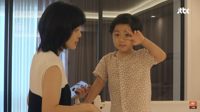 Chae Rim, the official sympathy fairy of I Raise, reveals his daily life with Son.JTBCs Brave Solo Parenting - I Raise (hereinafter I Raise), Planning Hwang Gyo-jin, and Director Kim Sol) will move the broadcasting time zone from September 29 (Wednesday) to 9 p.m. every Wednesday night after a week of reorganization due to the regular JTBC autumn reorganization.I will invite a new family to I will raise, which has moved the broadcasting time zone, and show more diverse solo parenting daily life.Chae Rim, who is currently the club manager and official sympathy fairy of I Raise, will unveil his daily life with Son as the first runner.Chae Rim, the top star of the time in the 90s and the current solo parenting 4th year, will be releasing his daily life with son as well as home for the first time since his debut.Chae Rim, the empathic queen who understood the hard work of mothers as the manager of I raise, is more curious about the appearance of Chae Rim as a mother.Chae Rims son Park Min-woo, finally released!Minwoo is not only the owner of the perfect beauty that feels like a precious person, but also plans to shoot the hearts of his uncles and aunts with a sweet boy who has a heartbeat such as Why are you dressed so beautiful today?In addition, Minwoo is an English genius who speaks English proficiently in everyday life, and as the owner of an eating habit that threatens the gifted and gifted citizens of I raise them, he showed tastes of sub-taste such as Nurungji, Gompi pickles, natto and raw eggs, and predicted changes in the perception of childrens food industry.Meanwhile, the figure of Mom Chae Rim, which attracted many peoples expectations, was also revealed slightly.Chae Rims house, which was first unveiled after his debut, was decorated with clean but customized parenting items, attracting everyones attention.In addition, Minwoo surprised the mothers by revealing various parenting equipment warehouses that can make anything they want, and various customized play study methods for Minwoo who is interested in science.JTBCs Brave Solo Parenting - I will raise it, which will move the broadcasting time zone from 9pm every Wednesday night to 9pm on the 29th (Wednesday).The first solo parenting routine of mother Chae Rim, which will be released for the first time, will be available on JTBCs I Raise at 9 p.m. on the 29th (Wednesday) and the trailer will be available on the JTBC YouTube channel in advance.