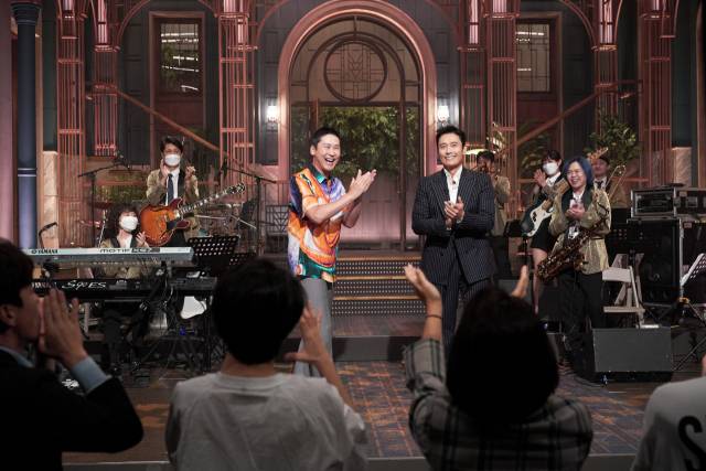 배우 이병헌이 호스트로 출연한 쿠팡플레이 'SNL코리아' 첫 회 방송화면/사진 제공=쿠팡플레이