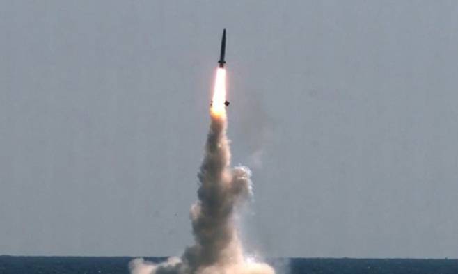 잠수함 '도산안창호함'을 이용한 국산 잠수함발사탄도미사일(SLBM)가 지난 15일 실시됐다. 국방부 제공