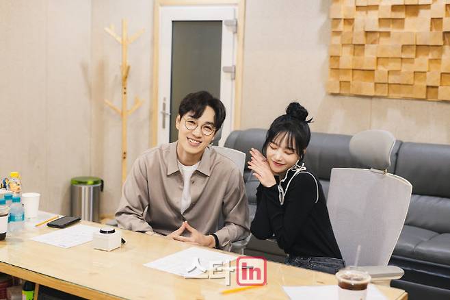 Singer Jo Yu-ri heralded SG Wannabe Lee Seok Hoon and the best co-work.Jo Yu-ri released a photo on the recording studio scene a day before the release of the new song With Lee Seok Hoon on the official SNS at 0:00 on the 22nd.The photo shows Jo Yu-ri and Lee Seok Hoon laughing at the camera.Lee Seok Hoon, who smiles softly, and Jo Yu-ri, who made use of the scene atmosphere with a cute pose, made a cheerful chemistry and made the audience feel happy.In another photo, Jo Yu-ri and Lee Seok Hoon attracted attention with their focus on the song work.Jo Yu-ri and Lee Seok Hoon revealed their professional charm by peering at monitors and paper.As the two artists efforts and moments of trouble are contained, expectations for the autumn box are also amplifying.The autumn box is an autumn ballad that melts the feelings of a faint moment with lyrics with the motif of autumn box which contains memories to take out once a day when it is forgotten.Jo Yu-ri, a sweet and charming tone, and Lee Seok Hoon, a soft and appealing voice, meet and herald the best tone chemistry.Especially, this new song is a song that announces Jo Yu-ris first full-scale official activity, and it is receiving hot attention from global fans early on.Jo Yu-ri, who is from the main vocals of IZ*ONE and has a solid singing ability, will capture listeners with more mature Voice and deep emotion.On the other hand, Jo Yu-ris new song Autumn Box (with Lee Seok Hoon) will be released on the online music site before 6 pm on the 23rd.