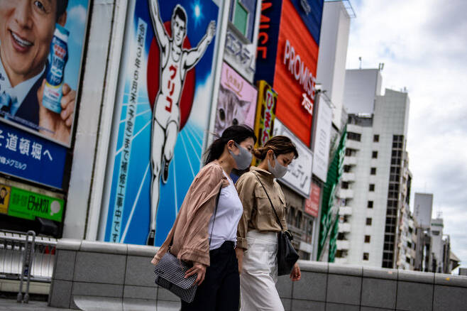 코로나19 여파로 일본 상업용지 최대 하락폭을 기록한 오사카 에비스바시 인근 (사진=AFP)