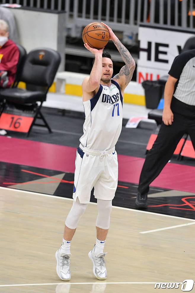 리그를 대표하던 3점 슈터 J.J 레딕이 22일 은퇴를 선언했다. © AFP=뉴스1