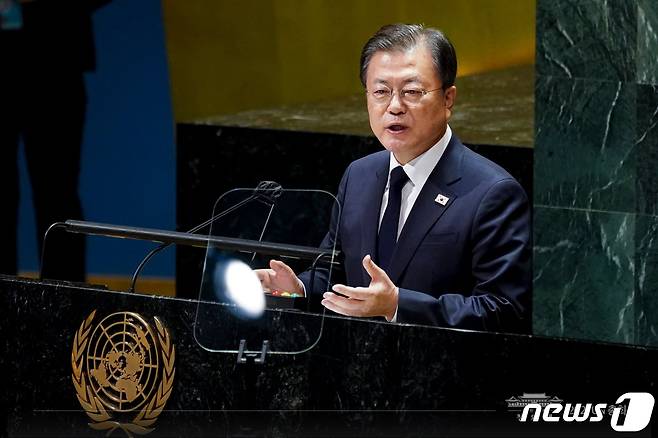 문재인 대통령이 21일(현지시각) 미국 뉴욕 유엔 총회장에서 기조연설을 하고 있다. (청와대 페이스북) 2021.9.22/뉴스1