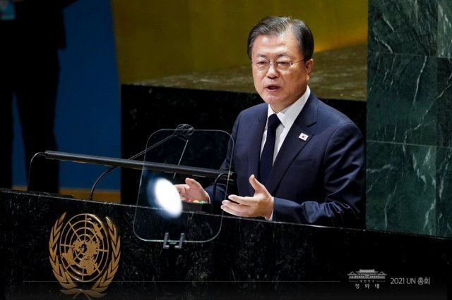 문재인 대통령이 21일(현지시각) 미국 뉴욕 유엔 총회장에서 기조연설을 하고 있다. 청와대 페이스북