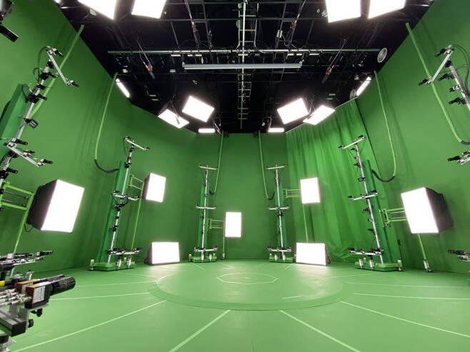 53대 4K 화질 RGB카메라와 53대 열화상(IR)카메라가 설치된 SK텔레콤 점프스튜디오.