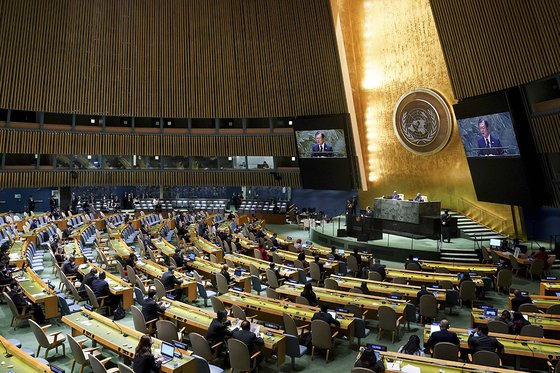 문재인 대통령이 21일(현지시각) 미국 뉴욕 유엔 총회장에서 기조연설을 하고 있다. 청와대 제공