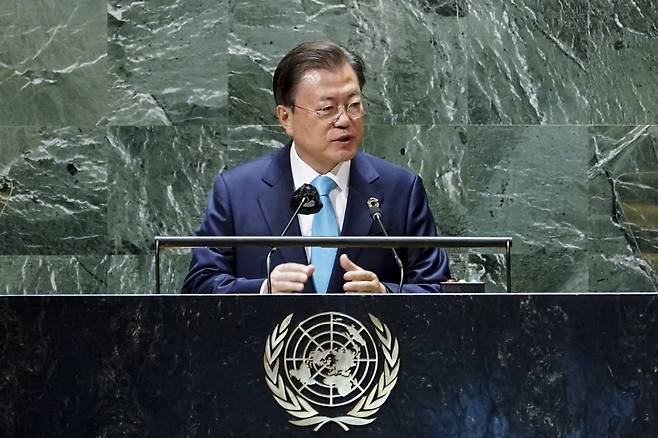 문재인 대통령이 20일(현지시각) 뉴욕 유엔본부 총회장에서 열린 제2차 SDG Moment(지속가능발전목표 고위급회의) 개회식에서 발언하고 있다. [연합]