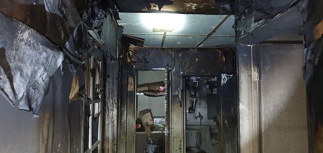 충남 보령시 한 주공아파트에서 불이 난 뒤 진화됐다.(보령소방서 제공)© 뉴스1