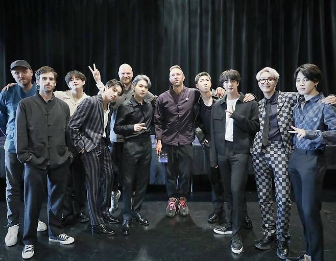 BTS and Coldplay met again.The appearance of Coldplay members such as Cristiano Ronaldo Martin Scorsese in improved Korean traditional clothing caught the eyes of the world.BTS released a photo of seven members on the official SNS on the 23rd with the article My Universe Crew! + Improvement Hanbok along with Cold Plays Cristiano Ronaldo Martin Scorsese, Johnny Buckland, Will Champion and Guy Berryman.Coldplay also released the same photo on its official account and received the attention of fans with hearts.It is the improvement of Korean traditional clothing that Coldplay members wear with the appearance of those who share friendship with their shoulders.The purple life of Cristiano Ronaldo Martin Scorsese reminds us of the Korean traditional clothing that BTS government used to wear in the past.The new song My Universe, which BTS and Coldplay collaborated on, was released at 1 pm on the 23rd.The song, written and written by both teams together, will be featured on Coldplay Regulars ninth album, Music Of The Spheres (Music of the Spears), which will be premiered prior to its release.