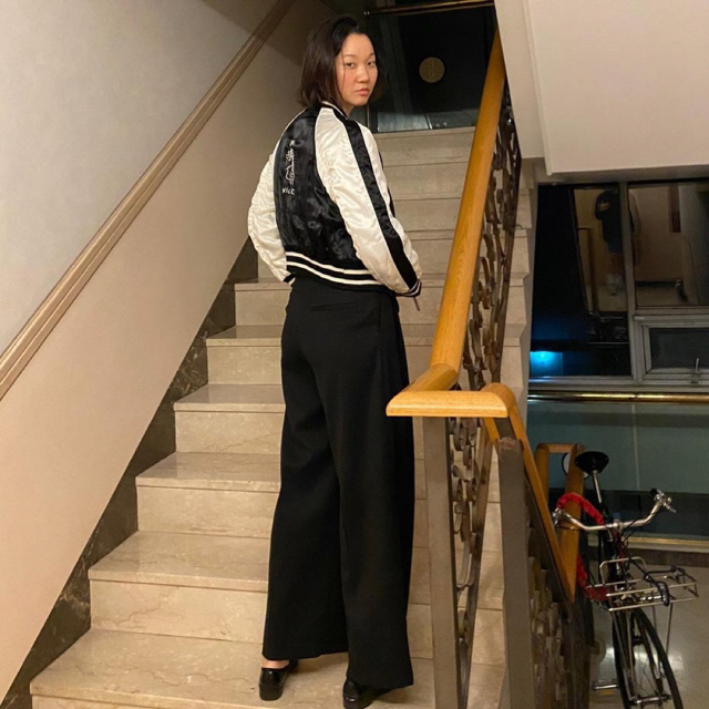 Model and actor Jang Yoon-ju told the delightful routine with Husband.Jang Yoon-ju wrote on his Instagram account on the 23rd, I went out wearing new clothes to Date with Husband for a long time.Husband took a picture saying that it was like an inside flow of the movie Inside Men. Jang Yoon-ju then said, #mohito is a Maldives cup. He hashtaged the movie Inside Men.In the photo, there was a picture of Jang Yoon-ju wearing clothes similar to the costume of An Deepflow station, which Lee Byung-hun took in the movie Inside Men.In particular, Jang Yoon-ju boasts a perfect fit for the top Model down.Meanwhile, Jang Yoon-ju married a businessman younger than four in 2015 and has a daughter in her family. She appeared in the movie Three Sisters released in January.