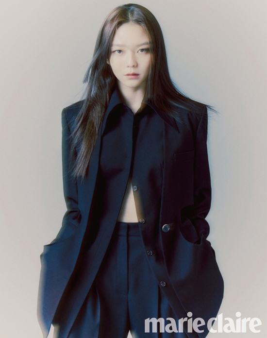 Esom has shown various characters by acting as a representative of youth through the movie Small Girl and My Special Brother, and recently by Acting the subjective and strong characters through the movie Samjin Group English TOEIC and the drama Taxi Driver.Esom described this as a Top Model He said, After a piece, people recognize me as an Acting figure in it.Its fun that it keeps changing.I think I do Top Model in the hope that people do not have a fixed form of me. The Japan Academy Prize for Outstanding Performance, which was unanimously awarded by the judges at the 41st Blue Dragon Film Awards earlier this year, was once again grateful to him for his significance.In addition, the movie Samjin Group English TOEICBAN (hereinafter referred to as Samtoban) expressed affection by saying that it is a meaningful work just by working with female actors of the same age even if it is not an award.At the end of the interview, the character he plays is used well in his work, and at the same time, he tells his own goal and desire to function well in the movie as an actor, adding to his expectation for future moves.More pictures and interviews of Actor Esom, who is not afraid of Top Model, can be found on the Marie Claire Pusan ​​International Film Festival special edition and Marie Claire website.Photo: Mari Claire