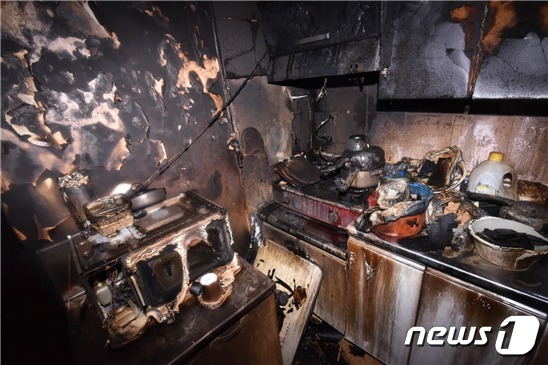 서울 은평구 증산동 다세대 주택  화재 현장. (은평소방서) © 뉴스1
