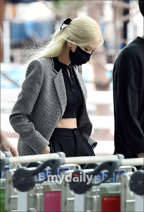 BLACKPINK Rosé is leaving Incheon International Airport on the morning of the 25th to attend 2022 S/S Paris Fashion Week in France Paris.