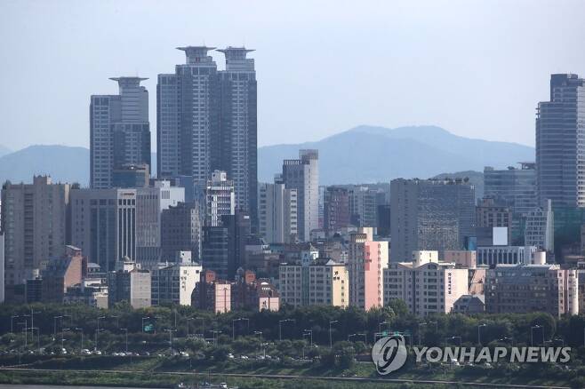 거래절벽 속 주택 증여 활발…다주택자 '파느니 물려준다' 연합뉴스 자료사진