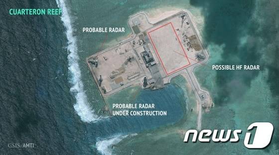 미국 전략문제연구소(CSIS)가 최근 공개한 난사군도 내 화양자오 위성사진 갈무리. ©뉴스1