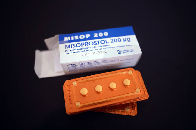 가장 흔한 먹는 임신중단약인 미소프로스톨이 지난 1월 아르헨티나 부에노스아이레스의 한 보건소에 놓여 있다. 미국 식품의약국(FDA)은 임신 10주 차까지 이 약의 사용을 허용했다. AP연합뉴스
