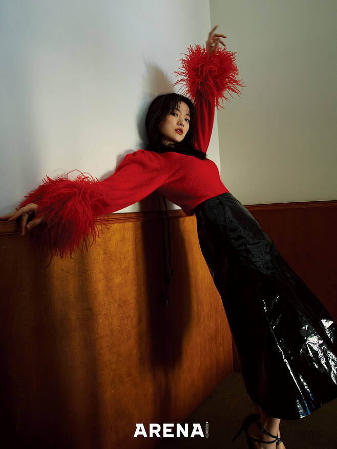 Retro pictorials of Actor Chun Woo-Hee have been released.Arena Homme Plus presented a pictorial with Chun Woo-Hee on September 26.In the public picture, Chun Woo-Hee tried a new concept of emotion that was not previously shown.I climbed on the sofa, and the details were boldly dressed in colorful costumes, creating a variety of new feelings.Chun Woo-Hee was satisfied with the concept that has been shown so far and was different from the ones that have been shown so far, and it is the back door that it moved naturally in the field and received praise from the staff.In the following interview, Chun Woo-Hee expressed his solid attitude and attitude as an actor, saying, Sarah of Actor, who is good at genuinely and sincerely treating him, does not change his essence.Chun Woo-Hee also explained the recent entertainment program, referring to Street Woman Fighter and Transfer Love.Asked about his hobby cello, Chun Woo-Hee said, Ive been doing it for quite a while. Im trying not to turn the fire off as much as I can.I am still trying to do it, whether it is killed or cooked. Interview also expressed his aspirations for cello.The interview specialist and the whole picture with the candid heart of Chun Woo-Hee will be released in the October issue of Arena Homme Plus.